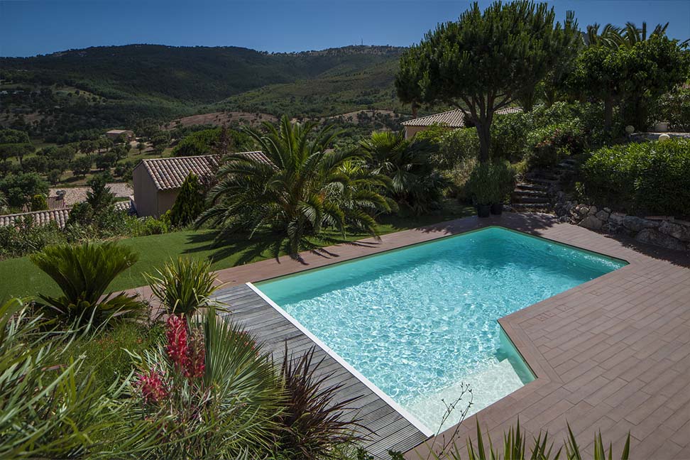 Piscine en angle