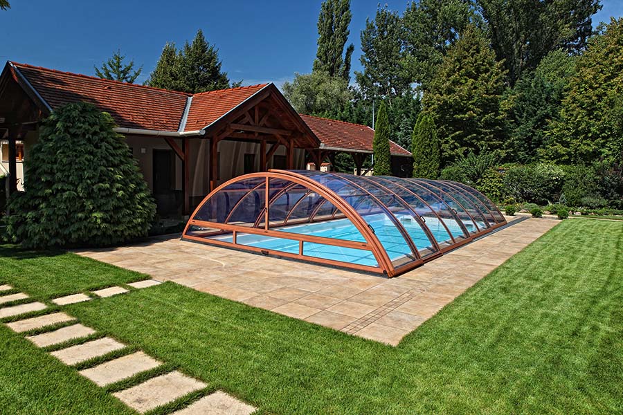 Les avantages d'une piscine abritée